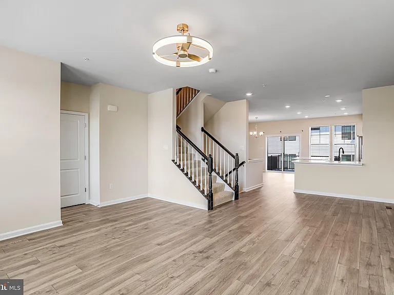 385 Ensemble Way — Photo 7