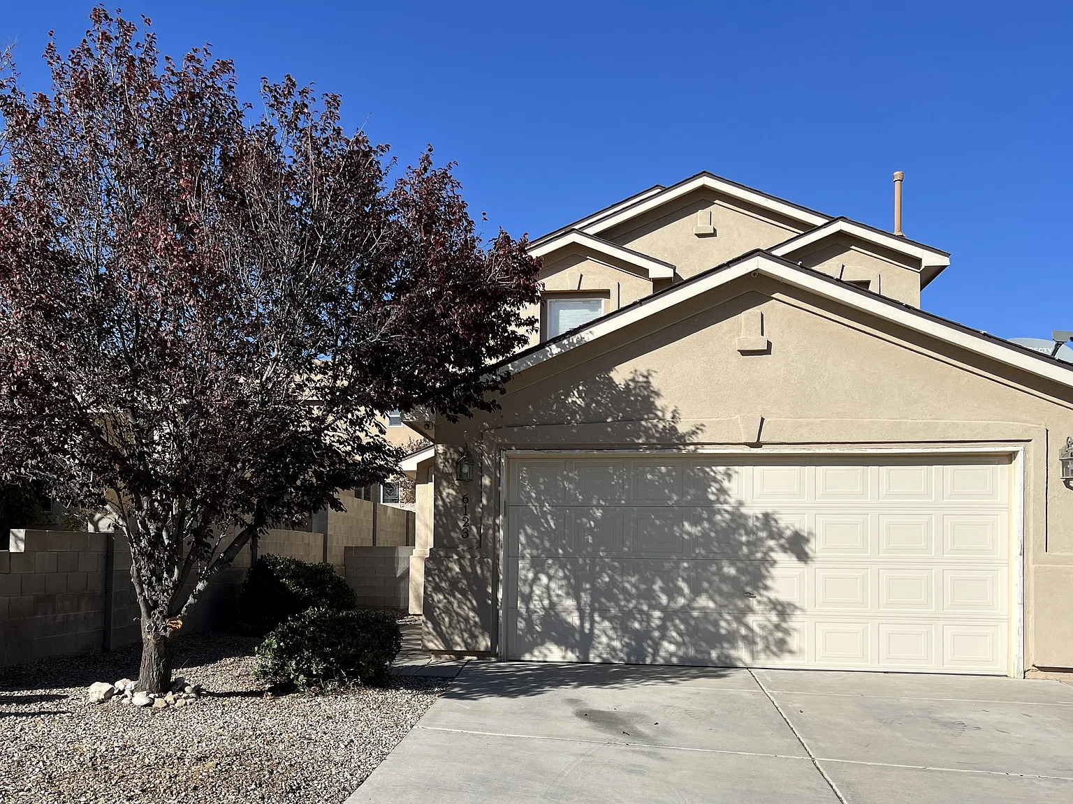 3 bed, 2.5 bath, 1747 sqft, $2,050 — Photo 2