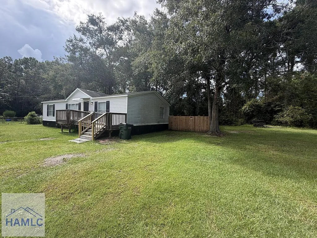 3 bed, 2.0 bath, 1456 sqft, $1,550 — Photo 3