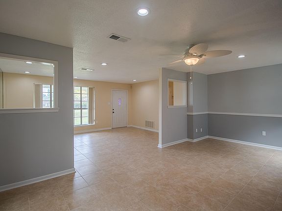 3rd image of 27 Royal Pine Dr