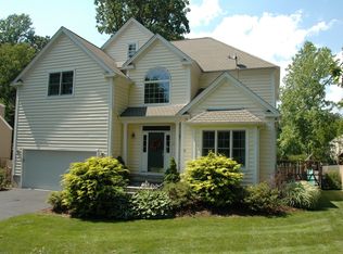 22 Deepwood Ln, Norwalk, CT 06854
