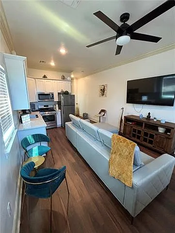 1434 Annette St — Photo 3