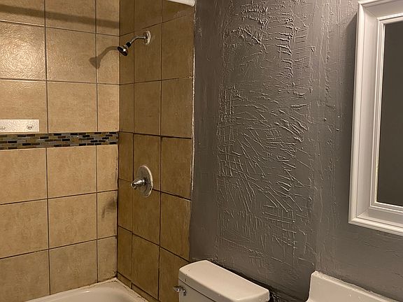 4th image of 209 Victor St #3