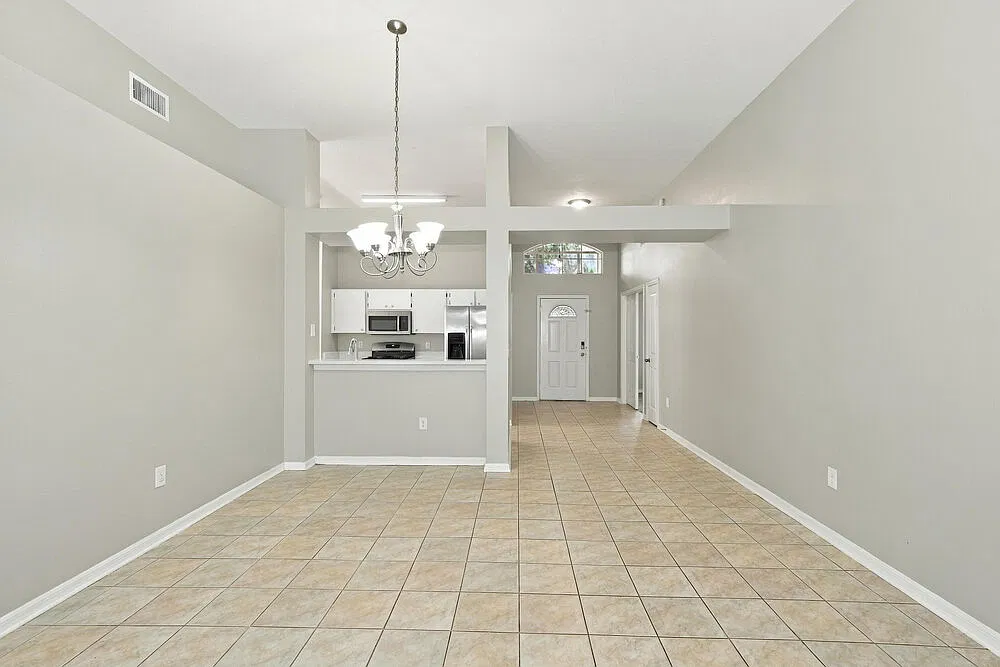 4 bed, 2.0 bath, 1690 sqft, $2,395 — Photo 4