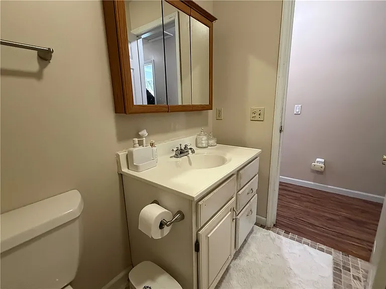 112 Central Dr — Photo 34
