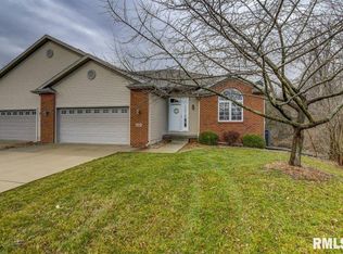 1042 Ravina Dr, Chatham, IL 62629