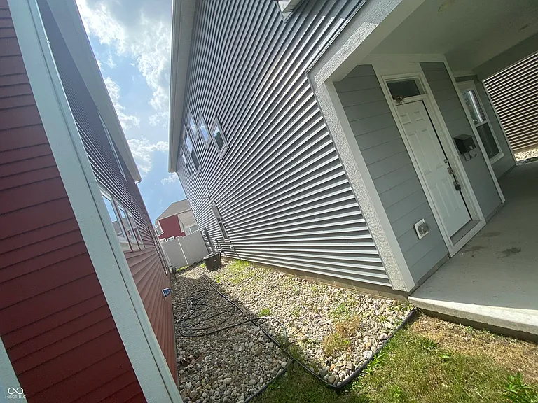 326 Warman Ave — Photo 5