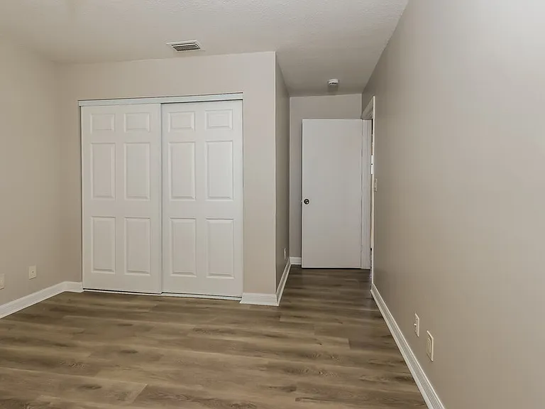 10045 Country Brook Rd — Photo 13