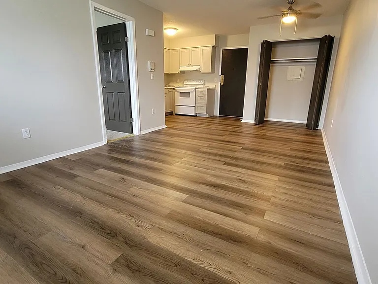 4912 Douglas Rd — Photo 36