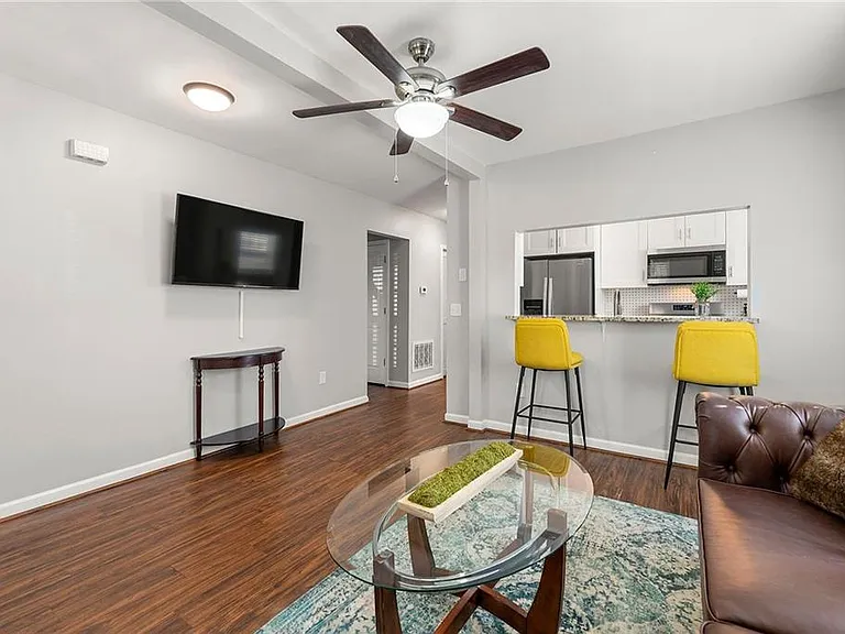 954 Fern Ave SE — Photo 3