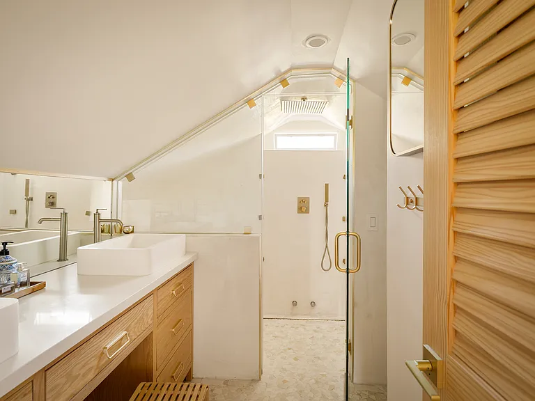 1028 Summit Ave #A — Photo 55