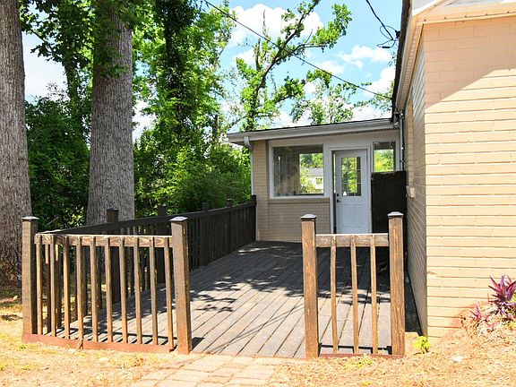 3rd image of 2312 Laurel Lane
