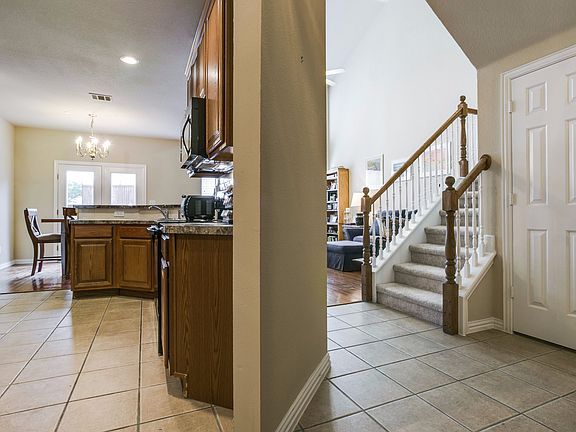 5th image of 932 Englewood Ln