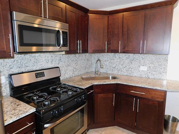 5th image of 911 Chicago Ave #13-2