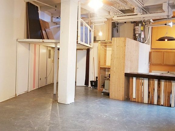 2nd image of 304 Meserole St #3R