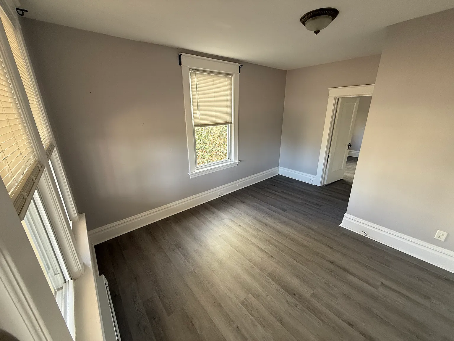 1 bed, 800 sqft, $1,050 — Photo 3