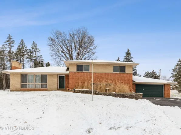21412 N Elizabeth Rd, Barrington, IL 60010
