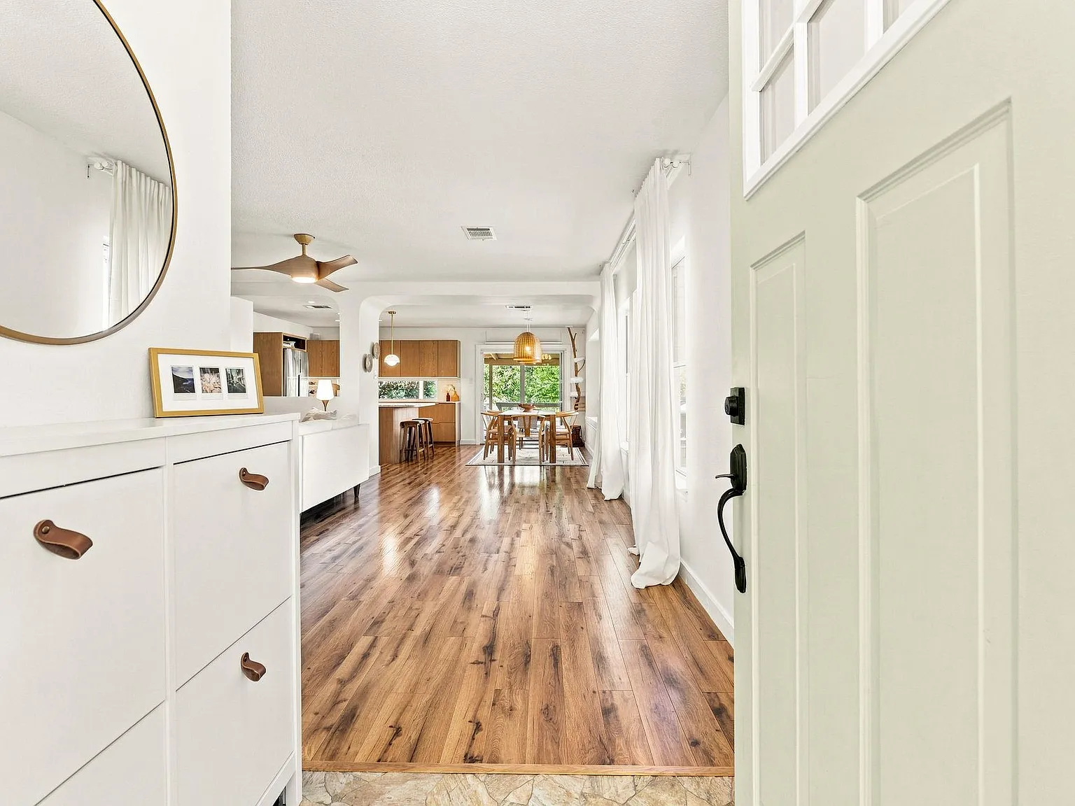 3 bed, 2.0 bath, 1522 sqft, $3,700 — Photo 4