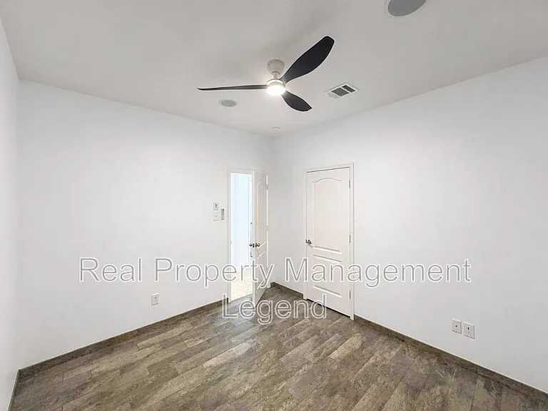 5729 Knox Dr — Photo 17