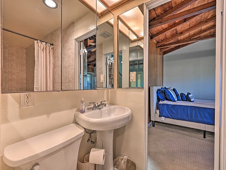 2139 Torrey Pines Rd — Photo 14