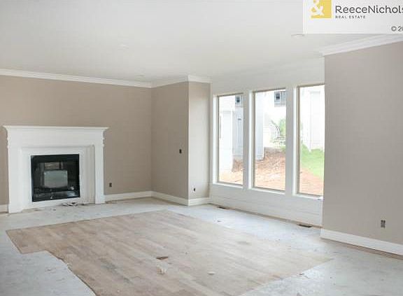3rd image of 15821 Lucille St