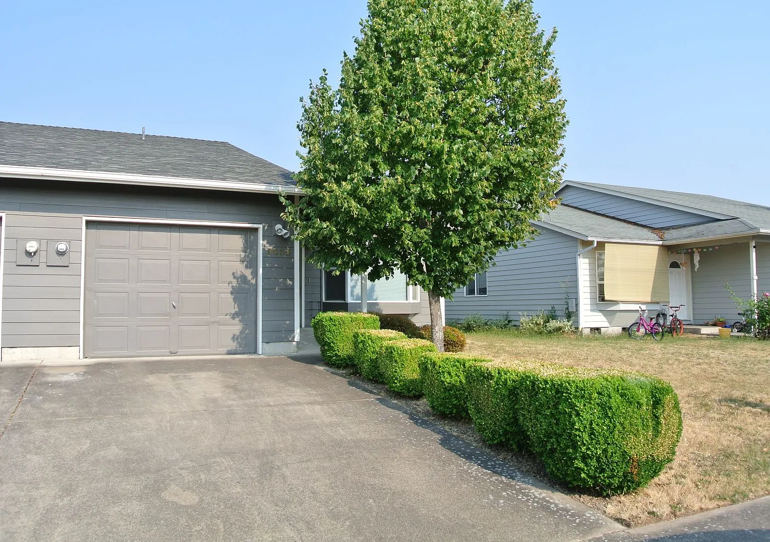 Spacious 3-bedroom/1 bath duplex in Albany! — Photo 1