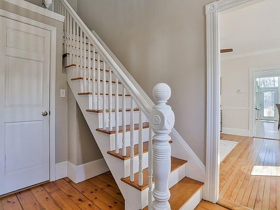 3rd image of 23 Bromfield St
