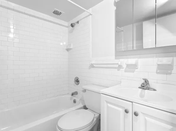 88 Fulton Street image 5 of 6