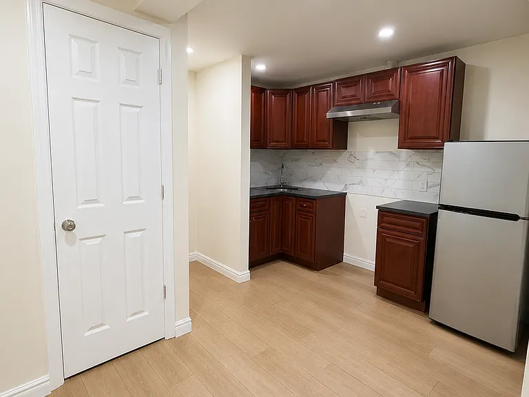 92 Alexander Ave #BASEMENT — Photo 3