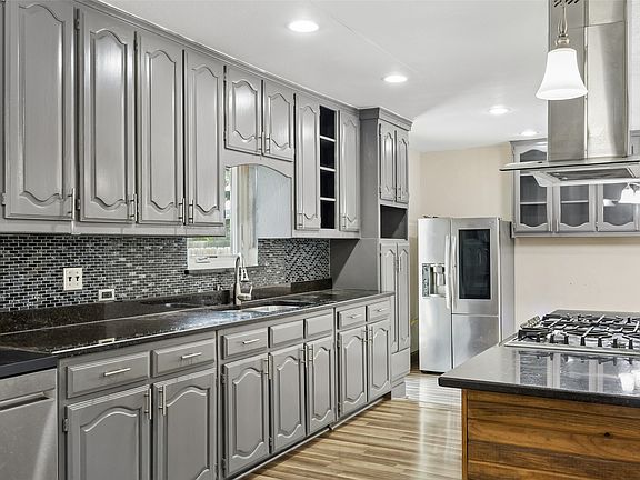 3rd image of 3411 Gibsondell Ave
