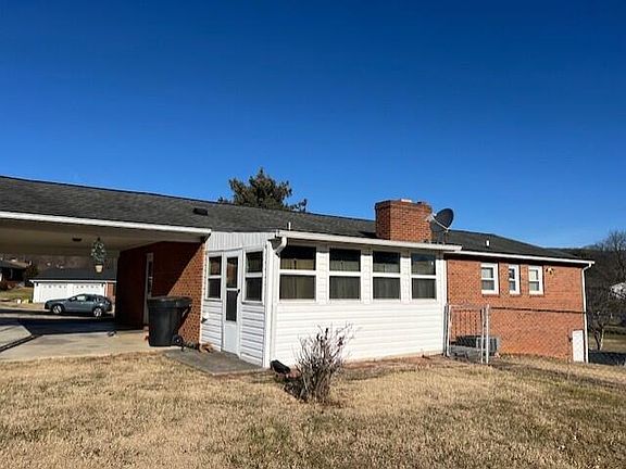 3rd image of 3519 McDaniel Dr
