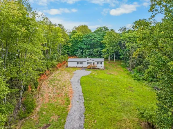 1100 Sandy Ln, Sandy Ridge, NC 27046