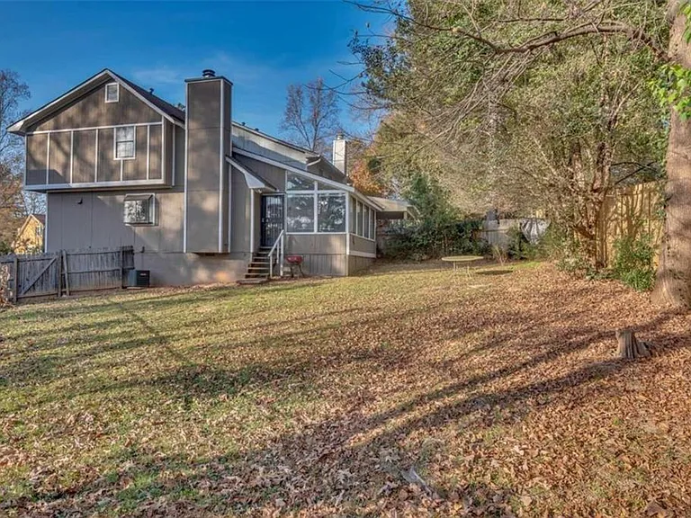 1200 Falling Water Dr SE — Photo 22