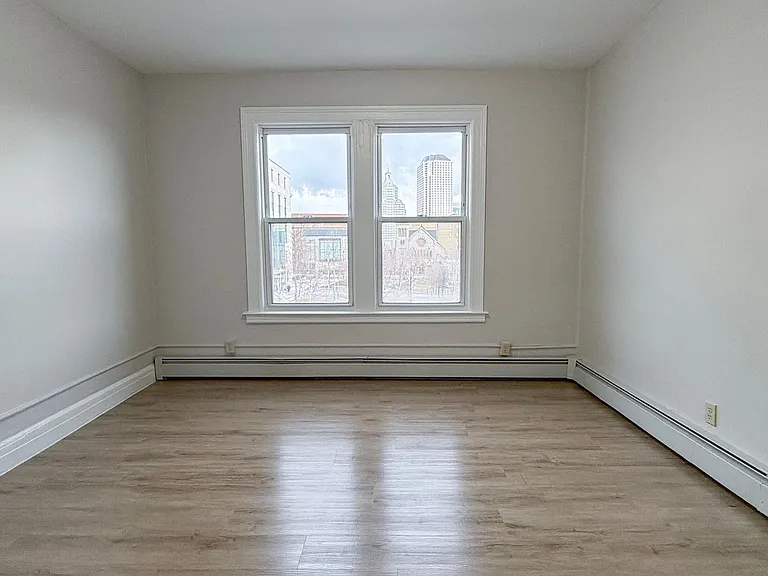 291 Buckingham St / Luca Investments LLC — Photo 28