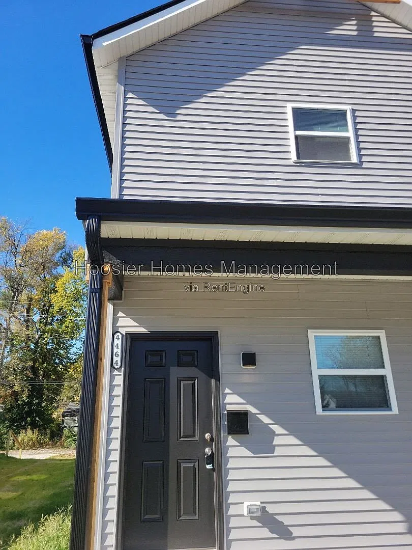4464 Caroline Ave — Photo 2
