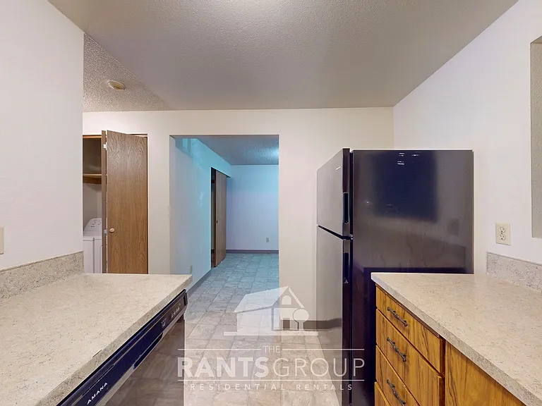 Lovely, wooded 2-bedroom apartment with a large private deck and in-unit washer & dryer! — Photo 20