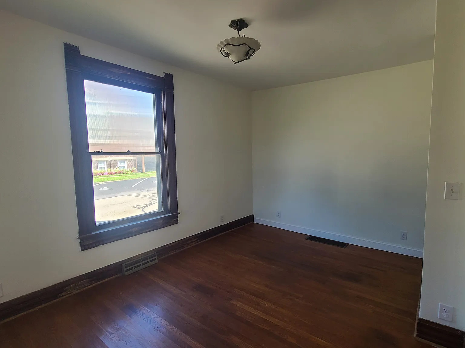 4 bed, 1896 sqft, $2,900 — Photo 4