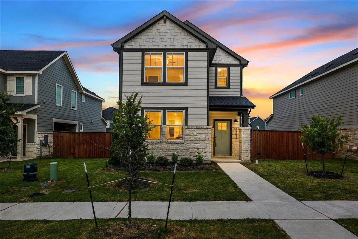 4 bed, 2.5 bath, 2109 sqft, $2,595 — Photo 3