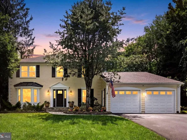 10855 Weisiger Ln, Oakton, VA 22124
