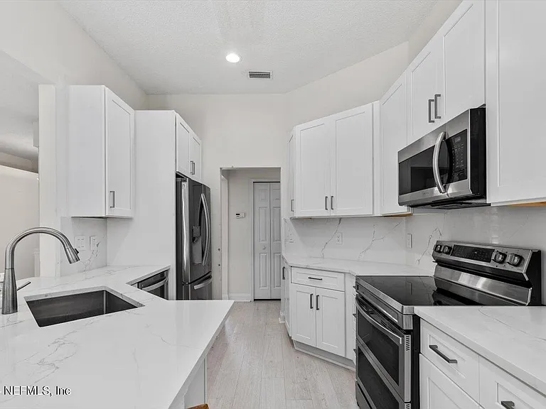 1722 Branch Vine Dr W — Photo 12