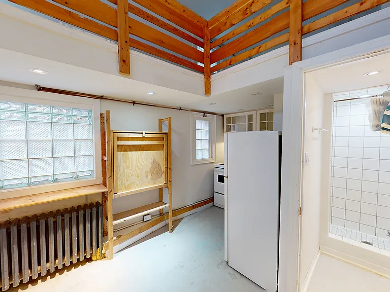 39 Markham St #MAIN REAR — Photo 3
