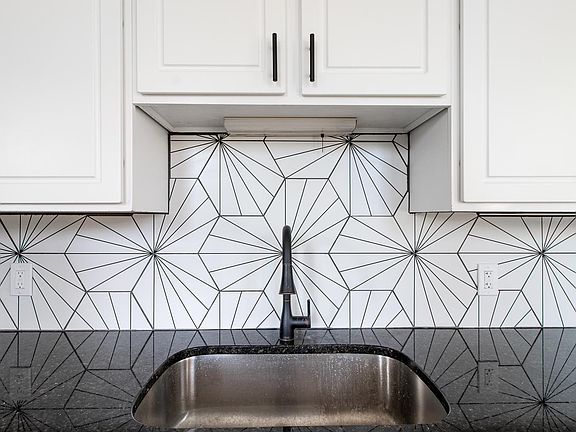 4th image of 600 Hawthorne Ave #2R