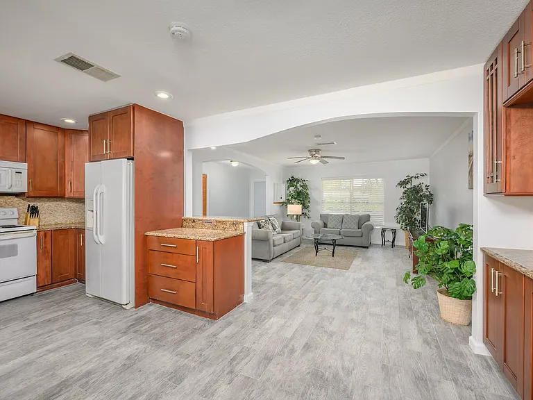 4215 Baird St — Photo 3
