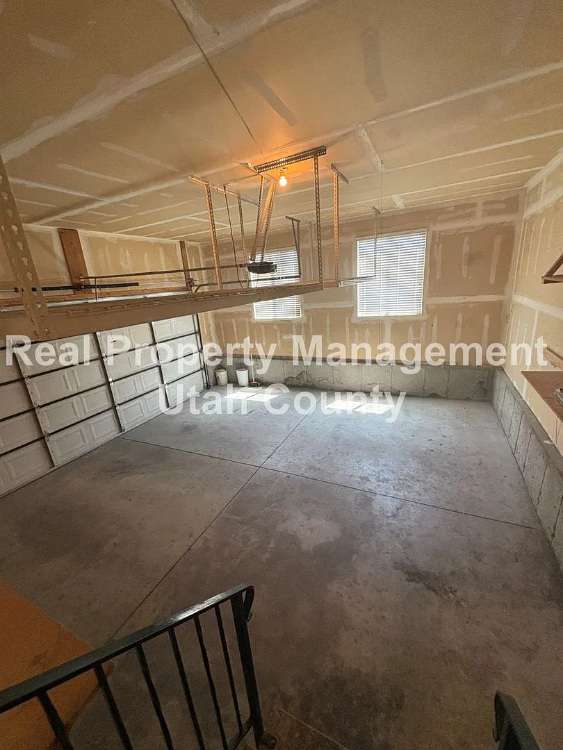 $500 Off First Months Rent! 5 bedroom home in Saratoga Springs — Photo 2