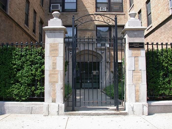 1st image of 612 W Belmont Ave APT 3W
