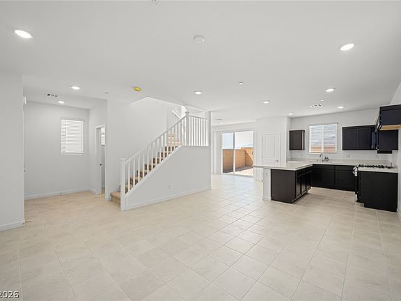 3rd image of 202 Kobuk Ave