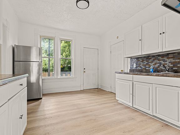 2nd image of 1035 Benton St