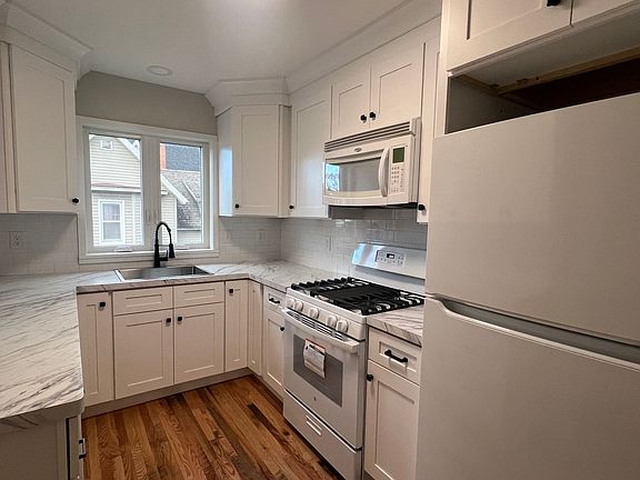 3rd image of 30 Lake Ave