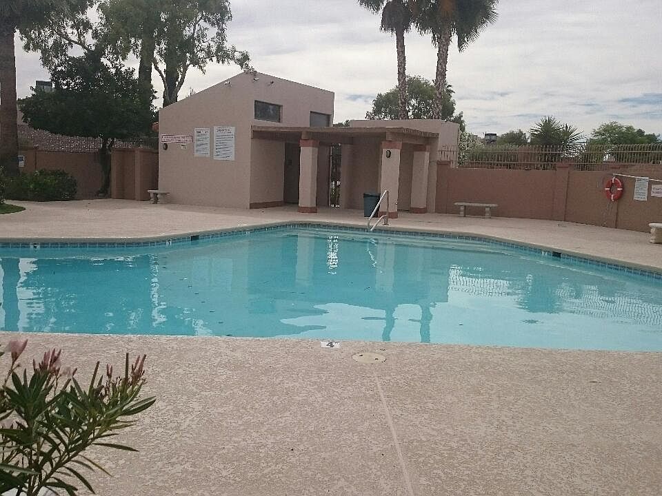 Community Pool & Spa