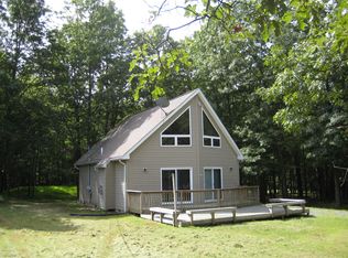36 Locust Ln, Albrightsville, PA 18210